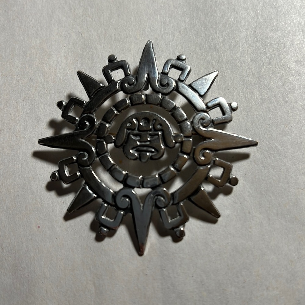Vintage 925 sterling signature Silver Medallion & Pin